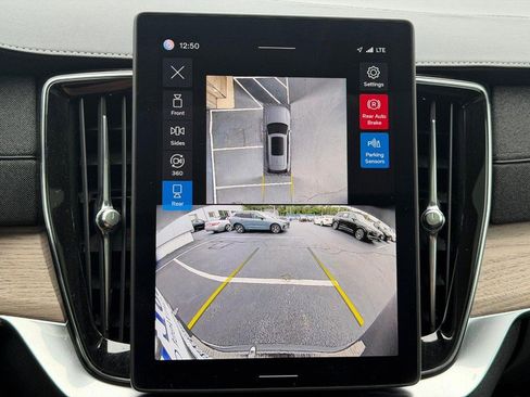 Certified 2025 Volvo XC90 B6 Plus AWD/4WD image 23