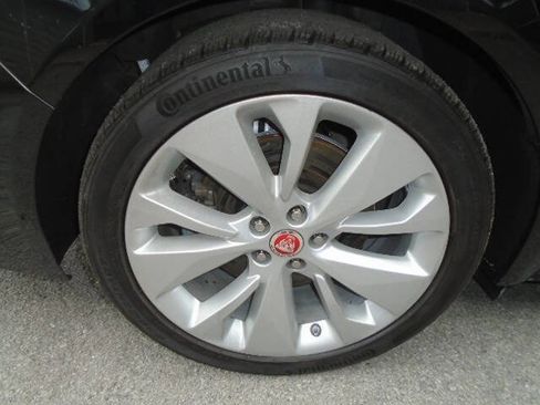 Used 2022 Jaguar XF R-Dynamic SE image 16