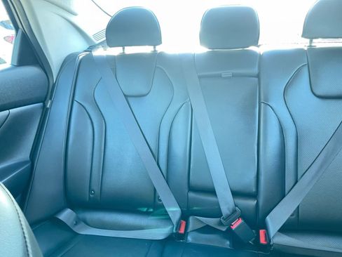 Used 2025 Hyundai Elantra Limited image 39