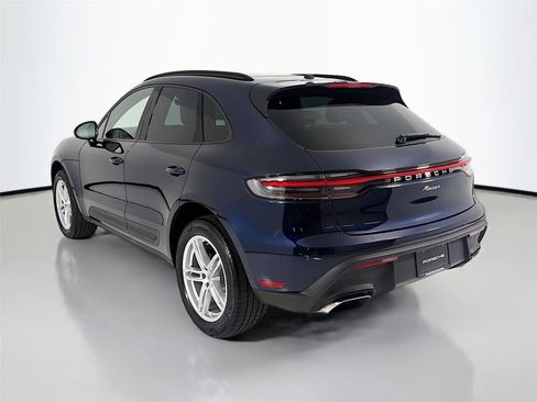 Used 2023 Porsche Macan AWD image 3