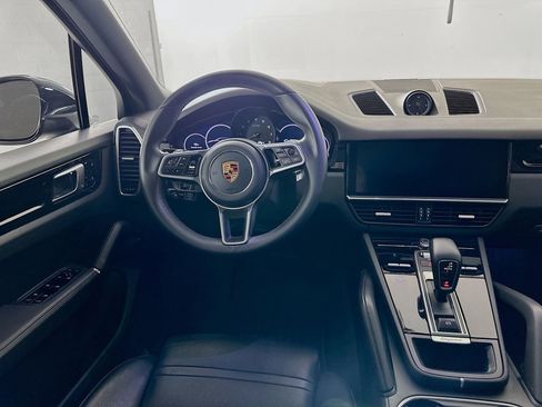 Used 2020 Porsche Cayenne image 25