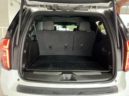 Used 2023 Chevrolet Suburban Premier image 8