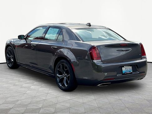 Used 2023 Chrysler 300 Touring L w/ Popular Equipment Group RWD image 4
