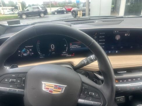 Used 2025 Cadillac XT4 Premium Luxury w/ Technology Package AWD/4WD image 10