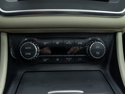 Used 2014 Mercedes-Benz CLA 250 image 33