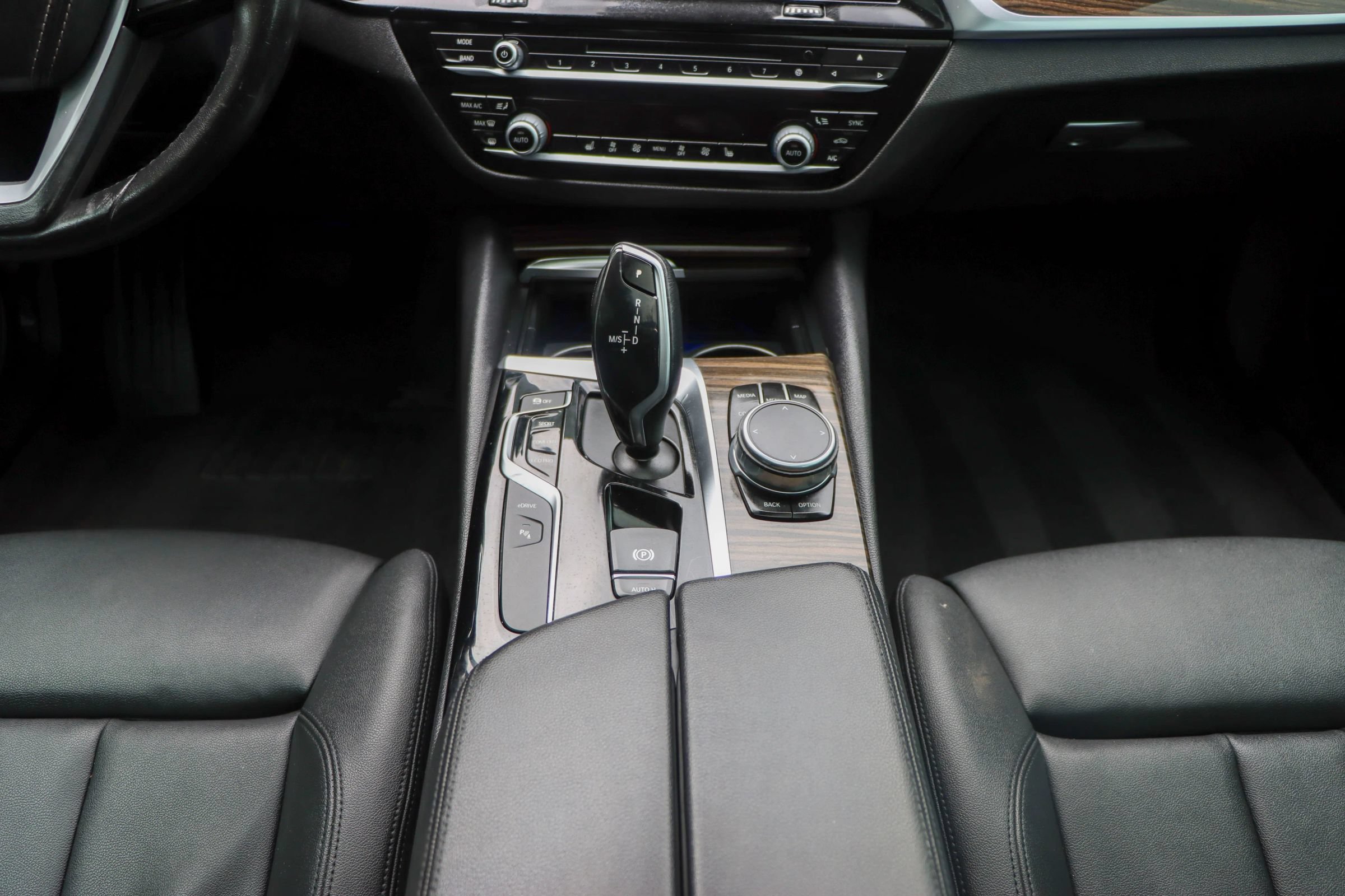 Used 2018 BMW 530e RWD image 26