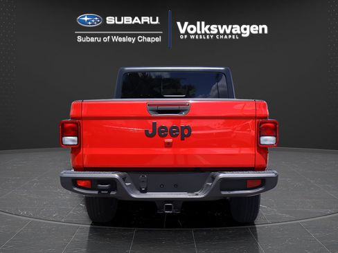 Used 2022 Jeep Gladiator Sport AWD/4WD image 8
