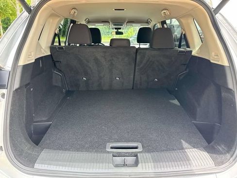 Used 2025 Nissan Rogue SV FWD image 12