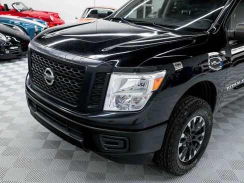 Used 2017 Nissan Titan S image 14