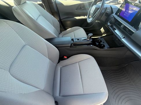 Used 2024 Toyota Prius LE image 34