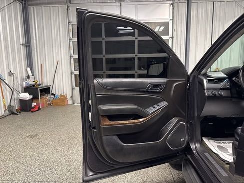 Used 2017 Chevrolet Suburban LT AWD/4WD image 7