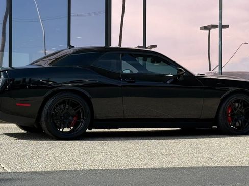 Used 2015 Dodge Challenger SRT Hellcat RWD image 13