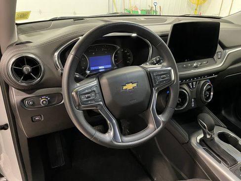 Used 2025 Chevrolet Blazer LT AWD/4WD image 19