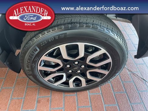 Used 2024 Ford Maverick Lariat image 10