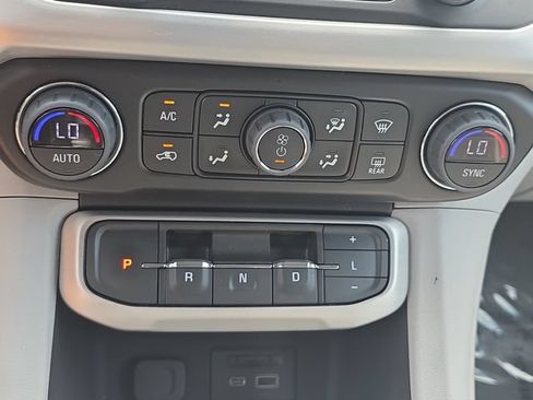 Used 2023 GMC Acadia SLT w/ Trailering Package AWD/4WD image 28