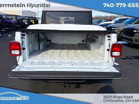 Used 2023 Jeep Gladiator Overland image 24