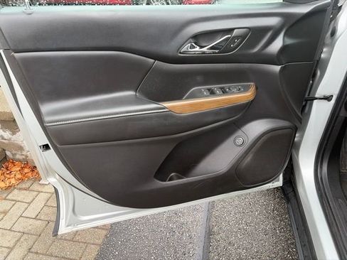 Used 2018 GMC Acadia SLE AWD/4WD image 10