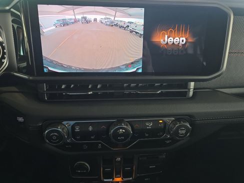 New 2025 Jeep Wrangler Unlimited Rubicon w/ Steel Bumper Group image 13