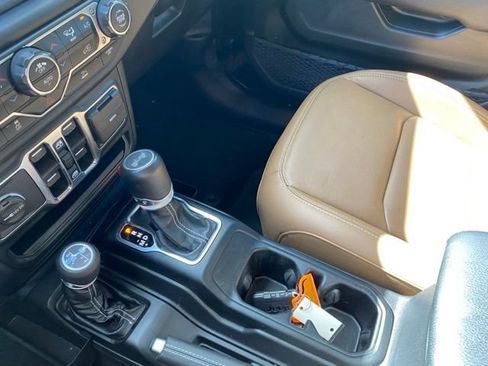 Used 2022 Jeep Wrangler Unlimited Sahara AWD/4WD image 18