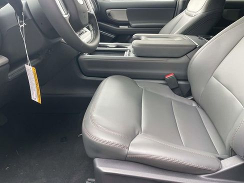 New 2025 Ford Expedition Max Active image 16