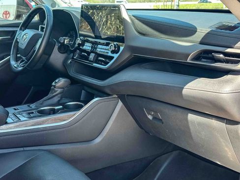 Used 2020 Toyota Highlander Limited image 23