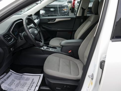 Used 2022 Ford Escape SE w/ SE Sport Appearance Package image 2