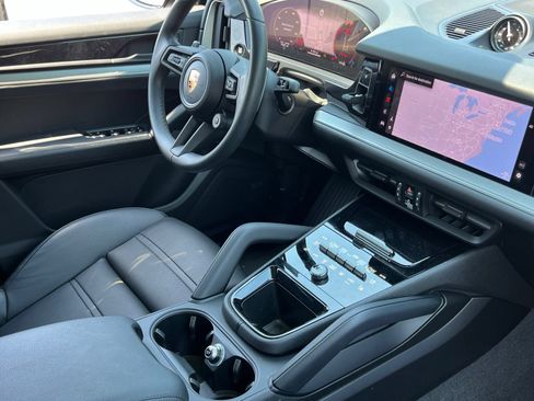 Certified 2024 Porsche Cayenne Coupe AWD/4WD image 43