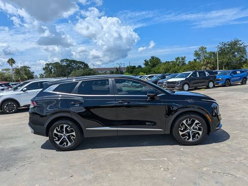 Certified 2025 Kia Sportage EX FWD image 9