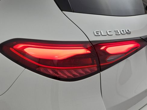 Used 2025 Mercedes-Benz GLC 300 image 34