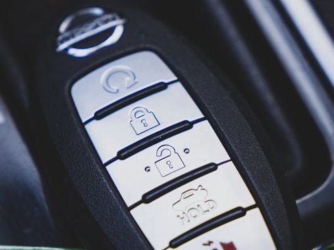 Used 2021 Nissan Sentra SR w/ SR Premium Package image 9