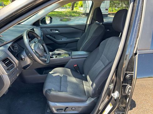Used 2025 Nissan Rogue SV FWD image 31