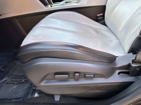 Used 2011 Chevrolet Equinox LT image 18