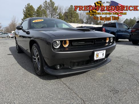 Used 2019 Dodge Challenger GT image 1
