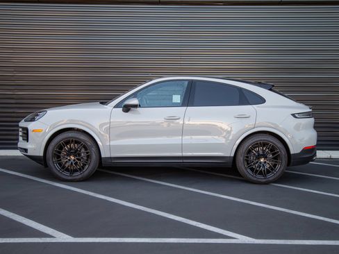Certified 2026 Porsche Cayenne Coupe AWD/4WD image 2