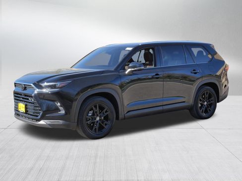 Certified 2025 Toyota Grand Highlander AWD image 3