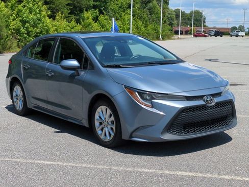 Used 2020 Toyota Corolla LE w/ LE Premium Package FWD image 1