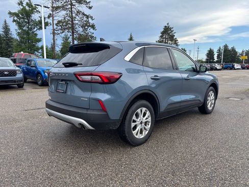 Used 2023 Ford Escape Active w/ Tech Pack #2 AWD/4WD image 3