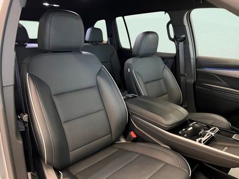 Used 2025 Buick Enclave Preferred image 15