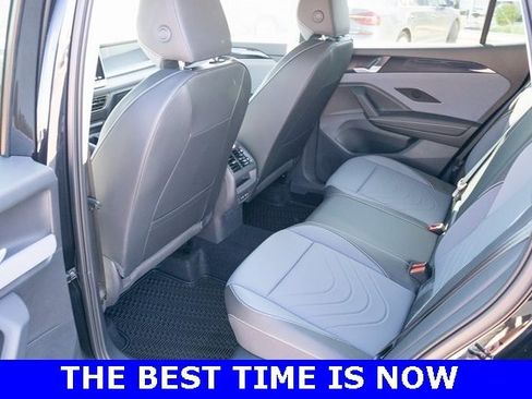 New 2025 Volkswagen Tiguan SE image 27