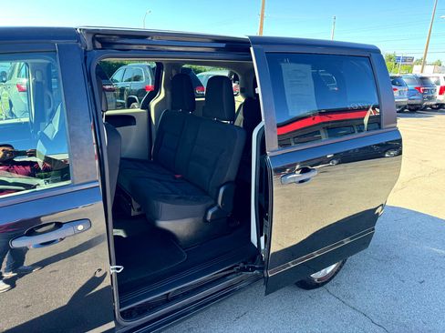 Used 2019 Dodge Grand Caravan SE image 13