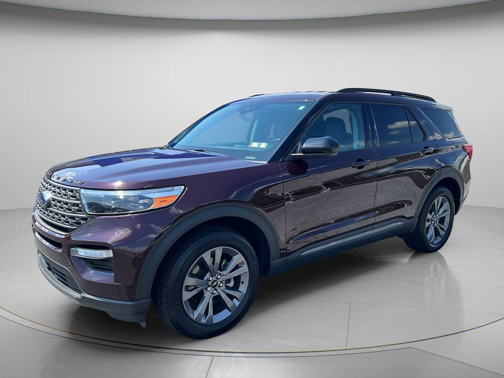 Used 2023 Ford Explorer XLT w/ Equipment Group 202A AWD/4WD image 3