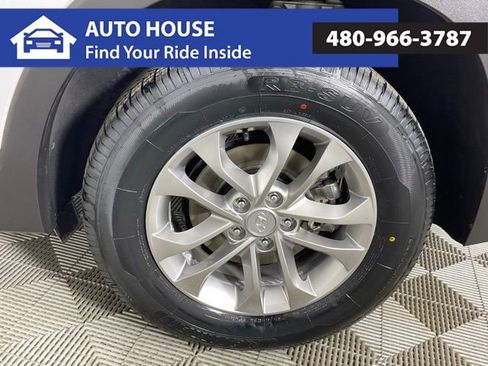 Used 2019 Hyundai Santa Fe SE image 9