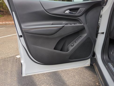 Used 2020 Chevrolet Equinox Premier image 16