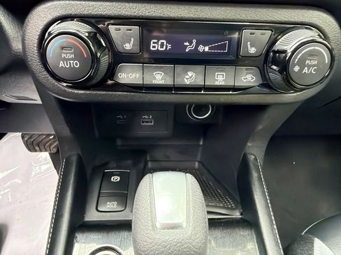 Used 2024 Nissan Kicks SR w/ SR Premium Package FWD image 25