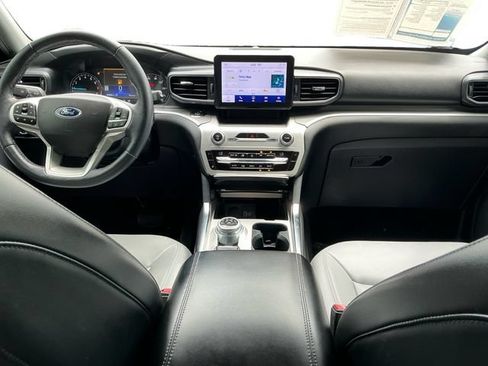 Used 2021 Ford Explorer XLT w/ Equipment Group 202A AWD/4WD image 12