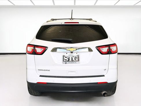 Used 2017 Chevrolet Traverse LT w/ Style and Technology Package FWD image 5