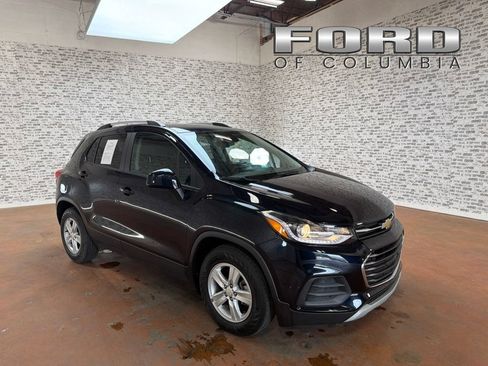 Used 2022 Chevrolet Trax LT w/ LT Convenience Package FWD image 1