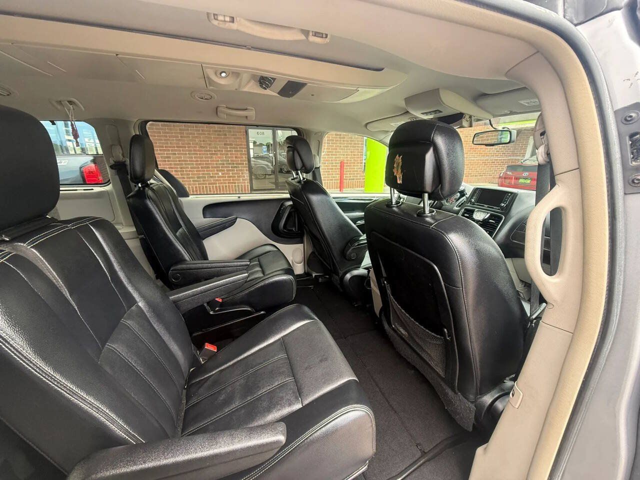 Used 2014 Chrysler Town & Country Touring w/ Trailer Tow Group FWD image 24