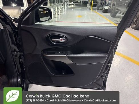 Used 2019 Jeep Cherokee Latitude Plus image 19