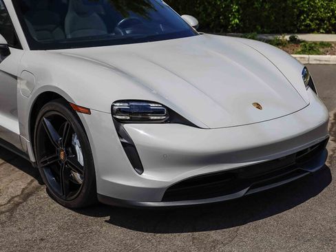 Used 2022 Porsche Taycan RWD image 8